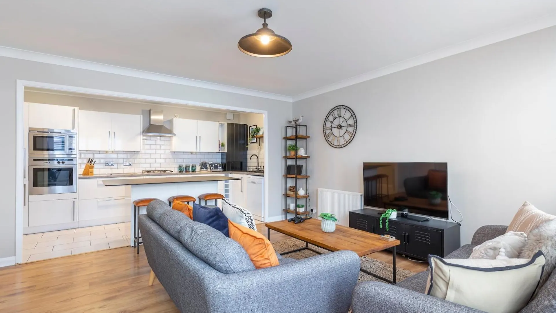 Beautiful 2 Bed Property With Parking By The Sea Brighton Apartment